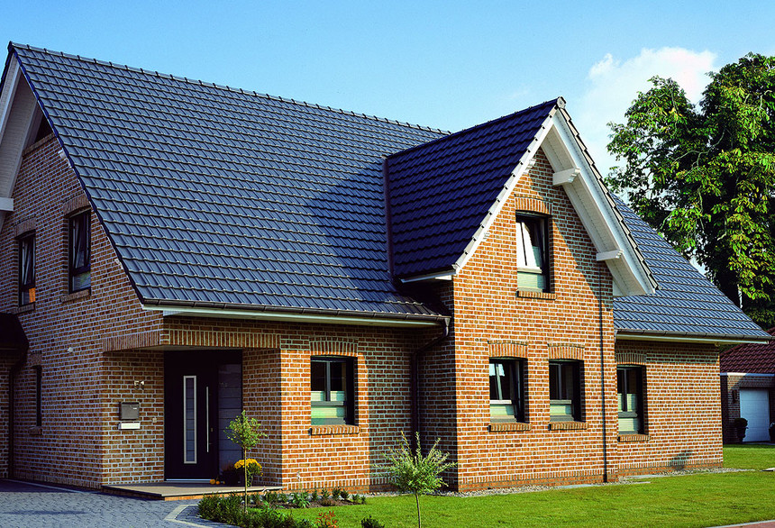 Domy jednorodzinne z cegły Moorbrand lehm cieniowanej