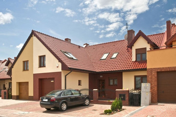 Rodinný dom s strešný škridlý MONZA gaštanová engoba